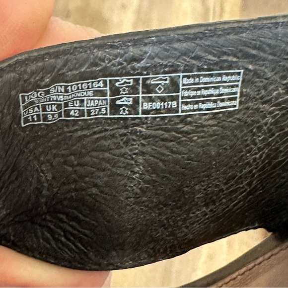 UGG Celia Leather Block Heel Sandals - Picture 9 of 10